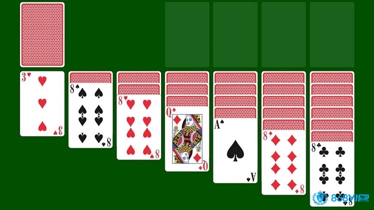 Game xếp bài Solitaire được thiết kế với đồ hoạ 2D đẹp mắt và chân thực